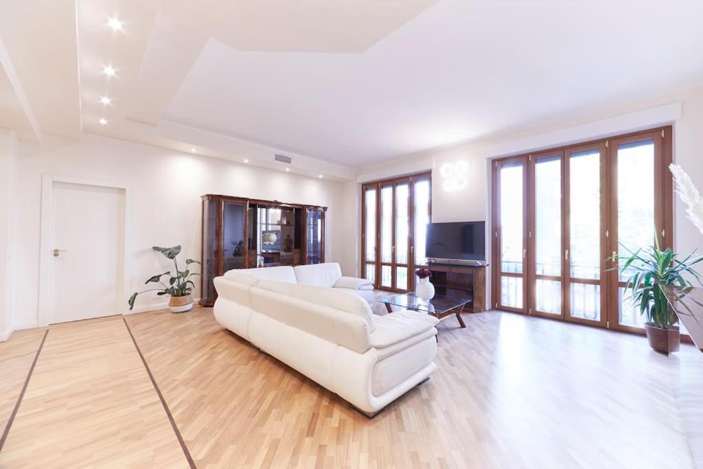 Elegant Apartment Милано Екстериор снимка