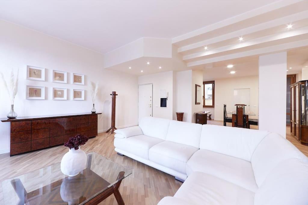 Elegant Apartment Милано Екстериор снимка