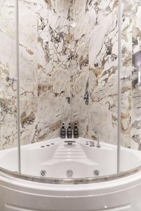 Elegant Apartment Милано Екстериор снимка
